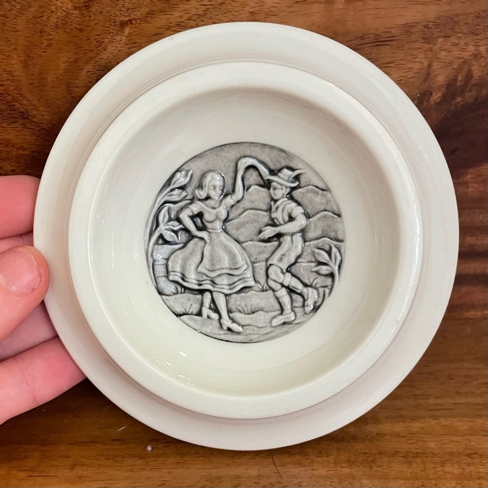Vintage Evans Ceramic Round Ashtray White with Gold Trim - Picture 3 of 9